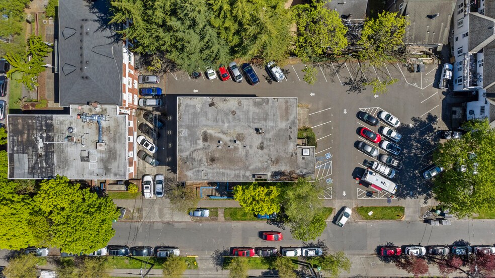 4626 21st Ave NE, Seattle, WA à vendre - Photo de l’immeuble – Image 3 sur 7