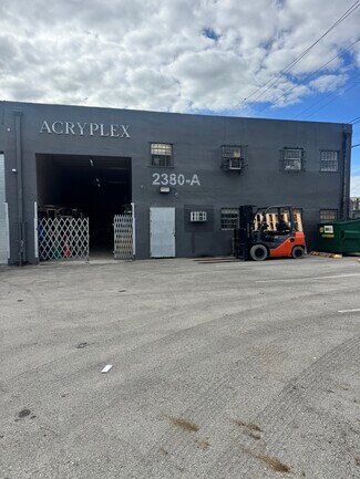 Plus de détails pour 2376-2380 NW 21st Ter, Miami, FL - Industriel/Logistique à louer