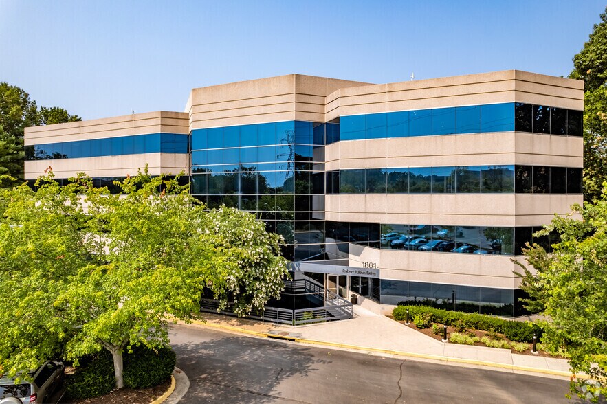 1801 Robert Fulton Dr, Reston, VA à louer - Photo de l’immeuble – Image 2 sur 7