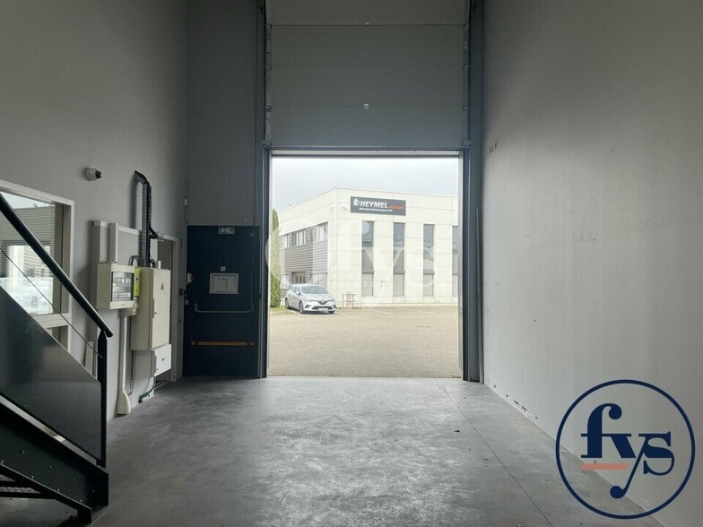 10 Rue Jacquard, Chassieu à louer - Photo intérieure – Image 2 sur 9