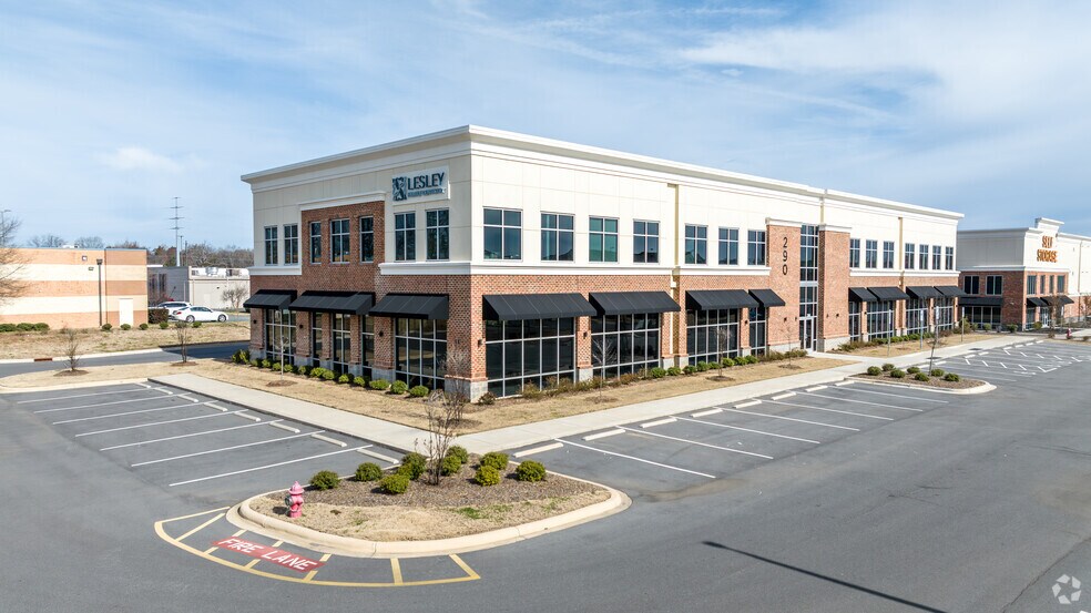 290 Robins Way SW, Concord, NC à vendre - Photo de l’immeuble – Image 2 sur 7