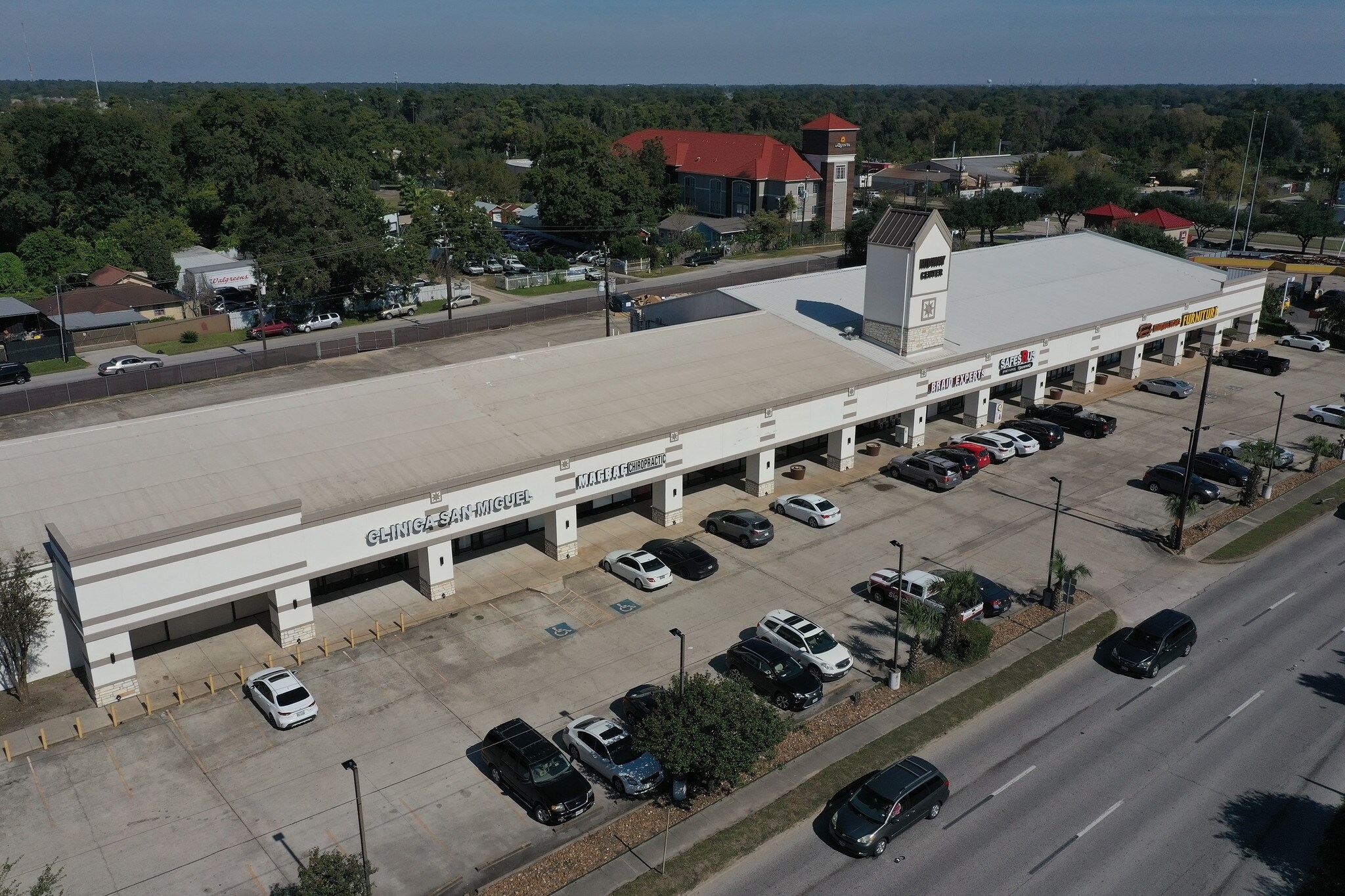 12741-12761 East Fwy, Houston, TX à louer Photo de l’immeuble– Image 1 sur 4