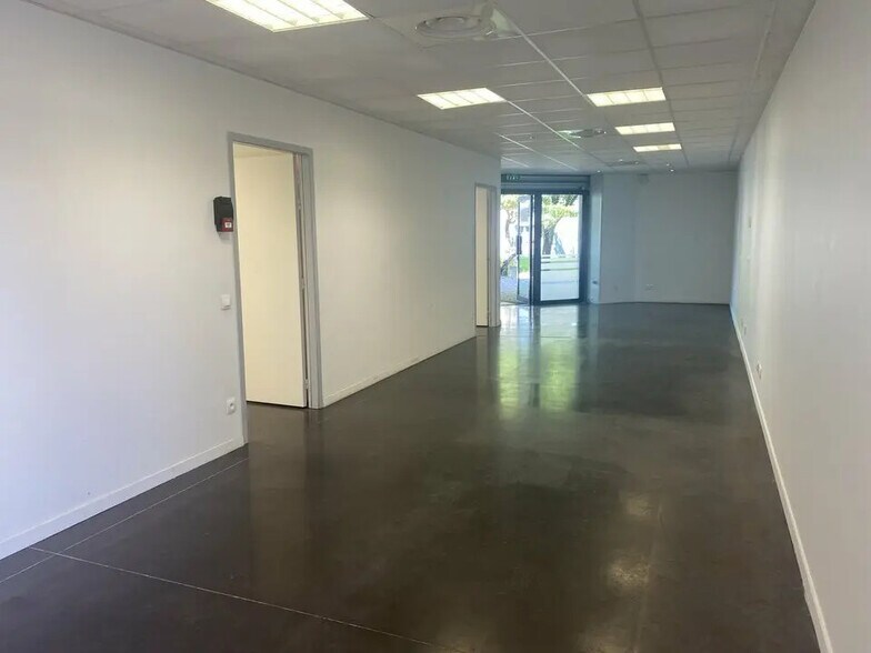 Local commercial dans Libourne à louer - Photo de l’immeuble – Image 3 sur 8