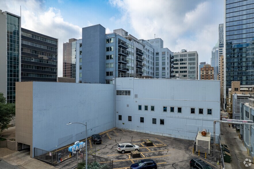800 Brazos St, Austin, TX à louer - Photo de l’immeuble – Image 3 sur 5