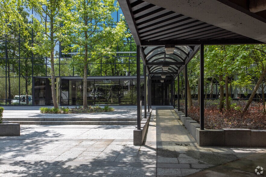 10077 Grogans Mill Rd, The Woodlands, TX à louer - Photo de l’immeuble – Image 2 sur 19