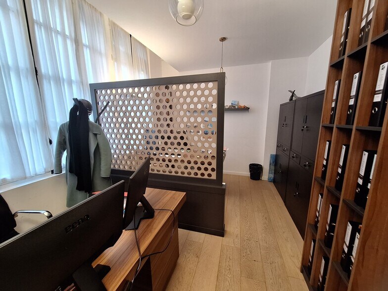 Bureau dans Bordeaux à louer - Photo de l’immeuble – Image 2 sur 8