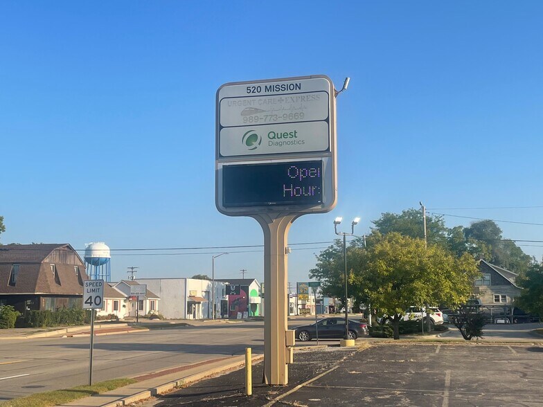 520 N Mission St, Mount Pleasant, MI à vendre - Photo de l’immeuble – Image 2 sur 11