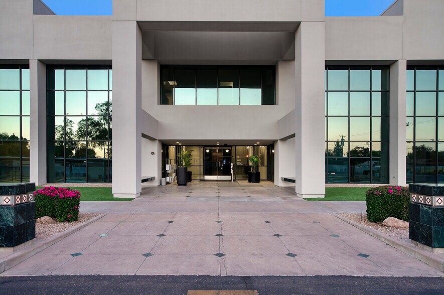 4400 N 32nd St, Phoenix, AZ à louer - Photo de l’immeuble – Image 3 sur 7