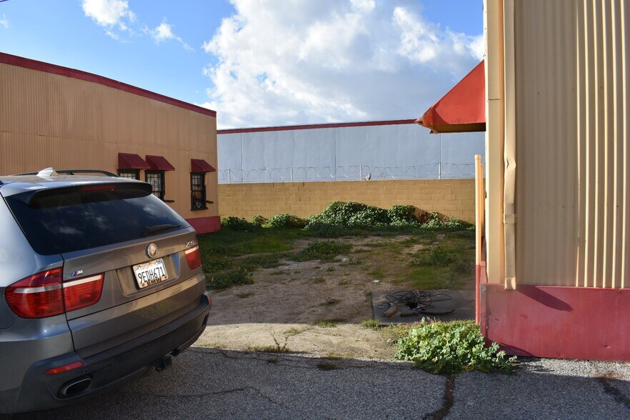 6825-6827 Suva St, Bell Gardens, CA à louer - Photo de l’immeuble – Image 3 sur 12