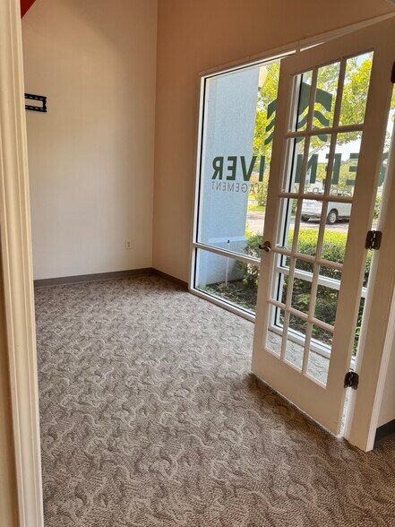 2245 Plantation Center Dr, Fleming Island, FL à louer - Photo de l’immeuble – Image 2 sur 18