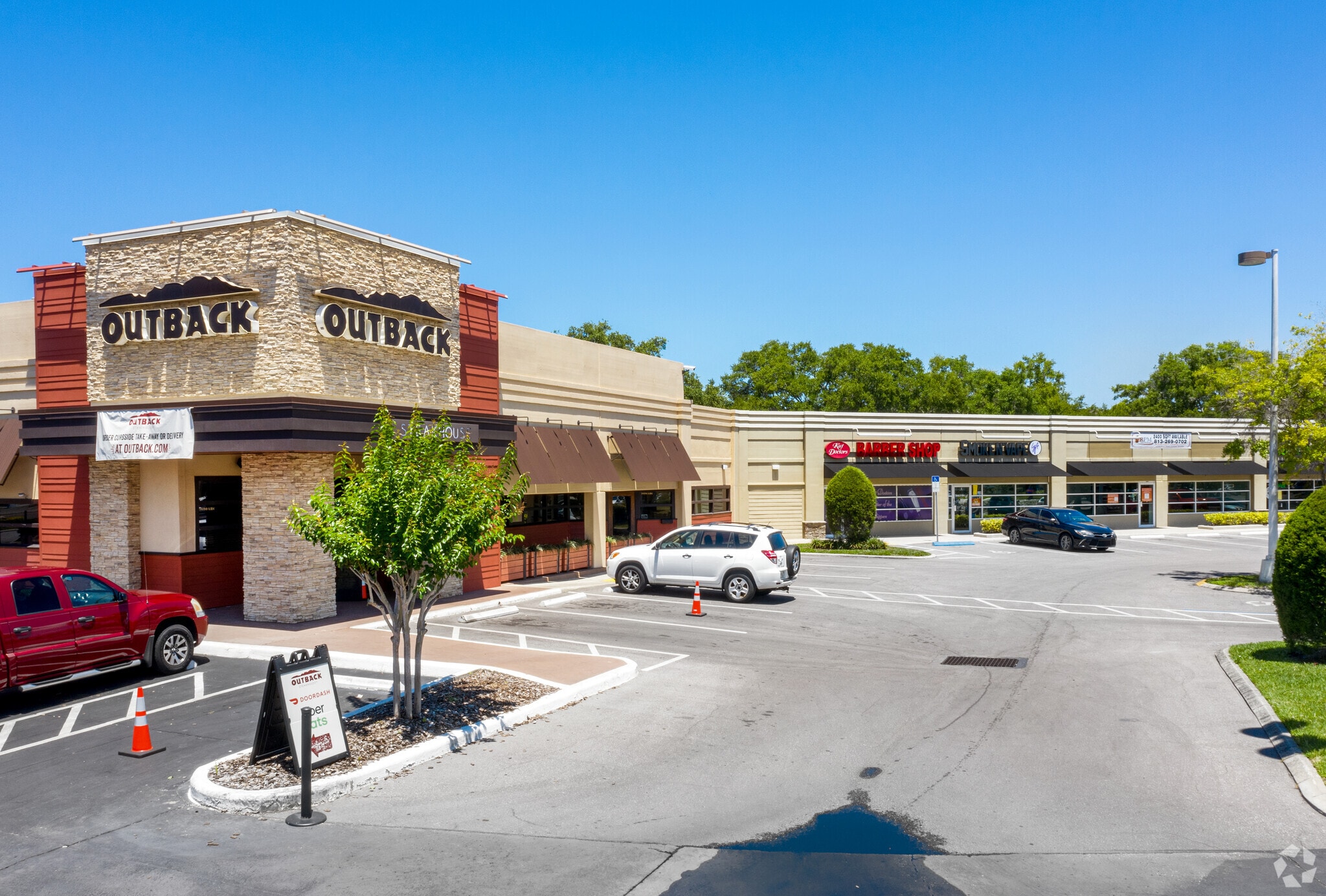 3690 E Bay Dr, Largo, FL à louer Photo principale– Image 1 sur 7