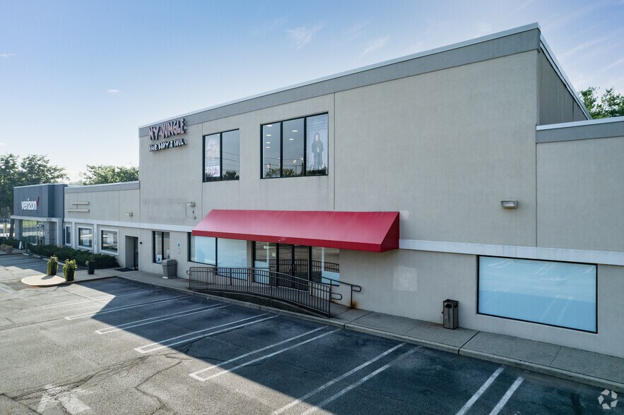 469 Route 17, Paramus, NJ à louer - Photo de l’immeuble – Image 2 sur 4