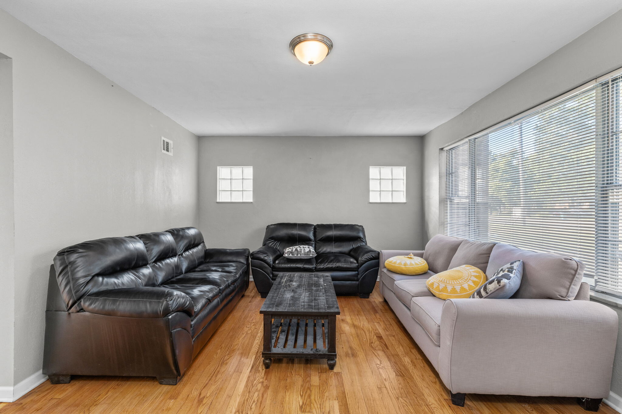 10236 Halls Ferry Rd, Saint Louis, MO à vendre Photo intérieure– Image 1 sur 7