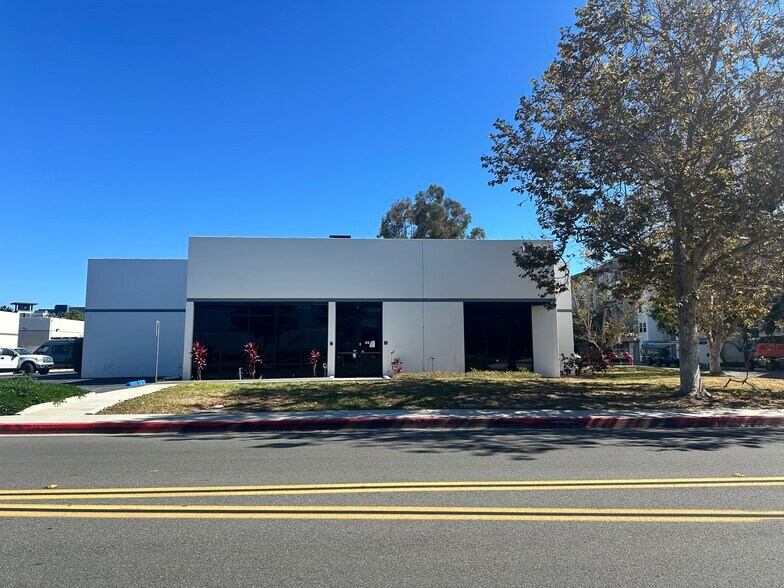 16902 Millikan Ave, Irvine, CA à louer - Photo de l’immeuble – Image 2 sur 3