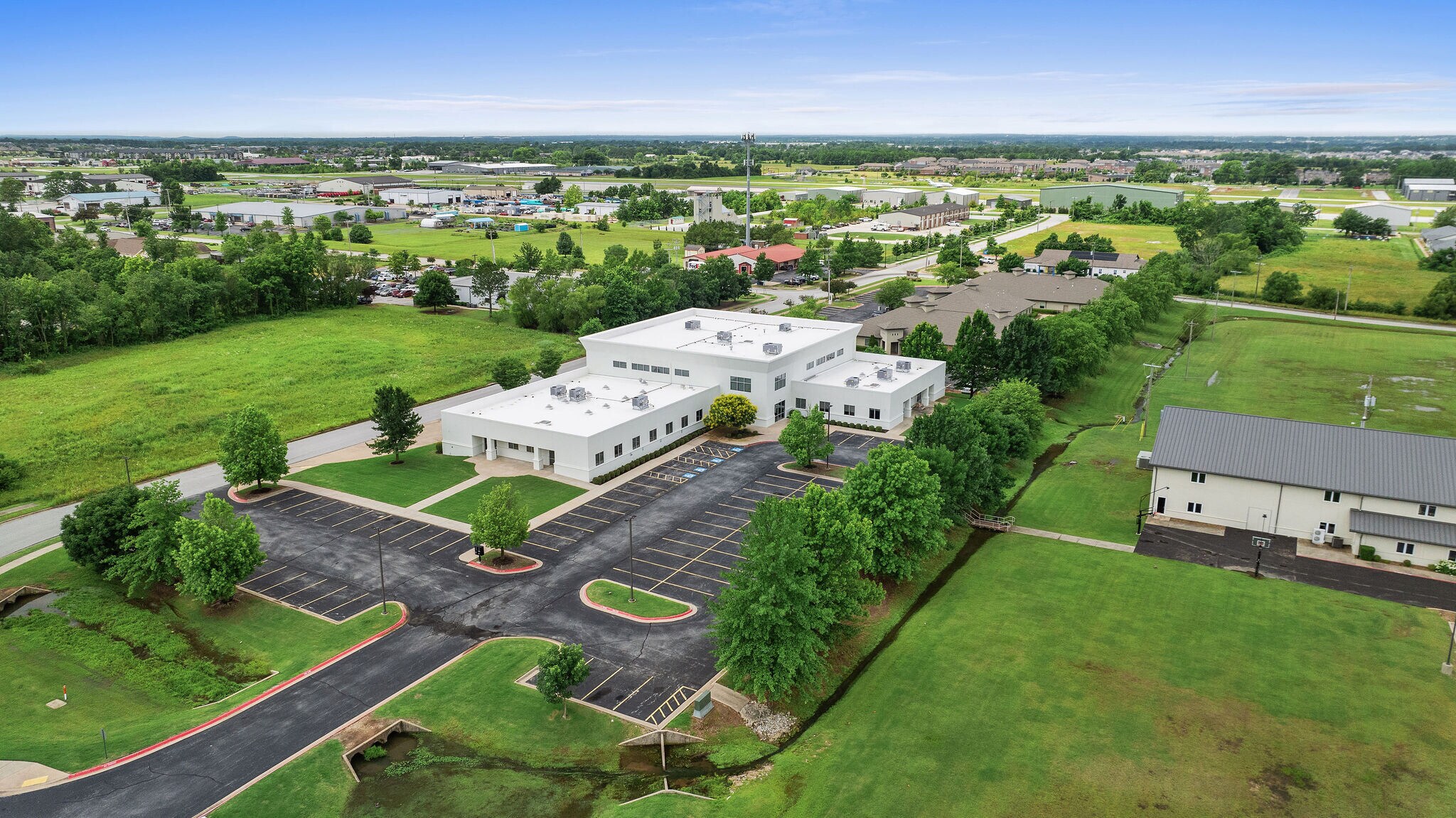 300 SW 24th St, Bentonville, AR à louer Photo principale– Image 1 sur 15