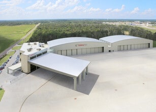2971 Hawthorne Dr, Conroe, TX à louer Photo de l’immeuble– Image 1 sur 3