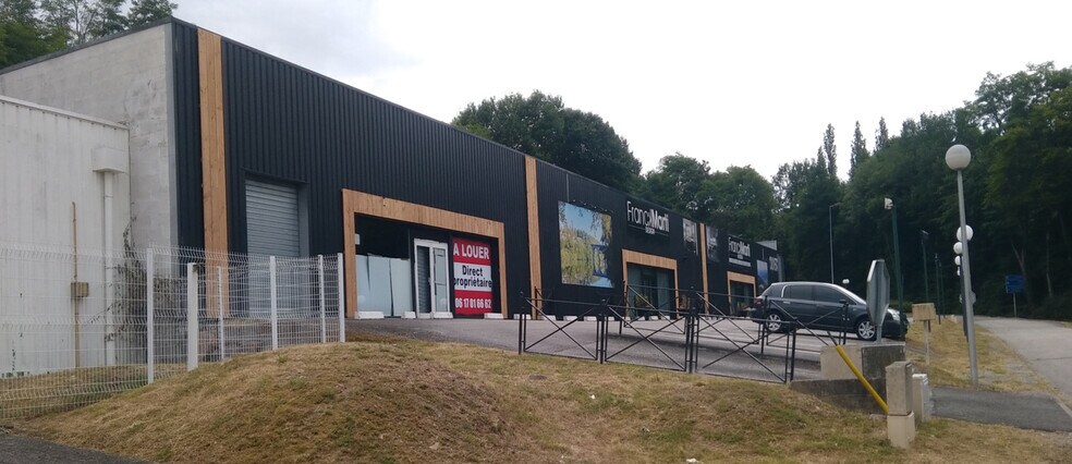 Local commercial dans Boisseuil à louer - Photo de l’immeuble – Image 1 sur 3