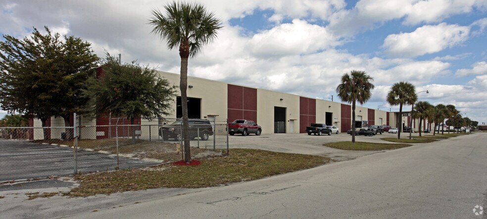 1307 Hill Ave, Mangonia Park, FL à vendre - Photo de l’immeuble – Image 3 sur 28