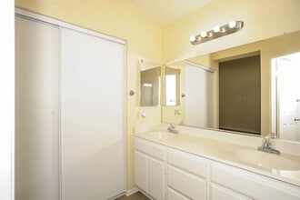 39945 Milan Dr, Palmdale, CA à louer Photo de l’immeuble– Image 2 sur 9