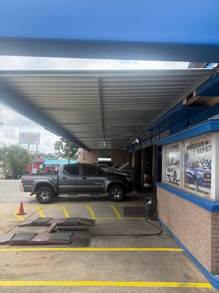 2201 E Busch Blvd, Tampa, FL à vendre - Photo de l’immeuble – Image 2 sur 23