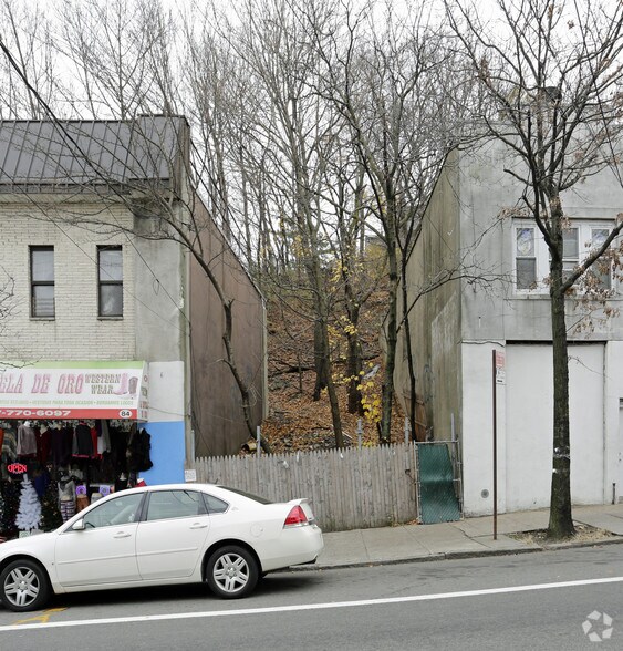 Mixed-Use Investment Opportunity portefeuille de 2 biens à vendre sur LoopNet.fr - Photo principale – Image 2 sur 2