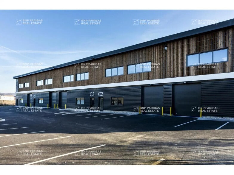 Local d'activités dans Droue-sur-Drouette à vendre - Photo de l’immeuble – Image 1 sur 6