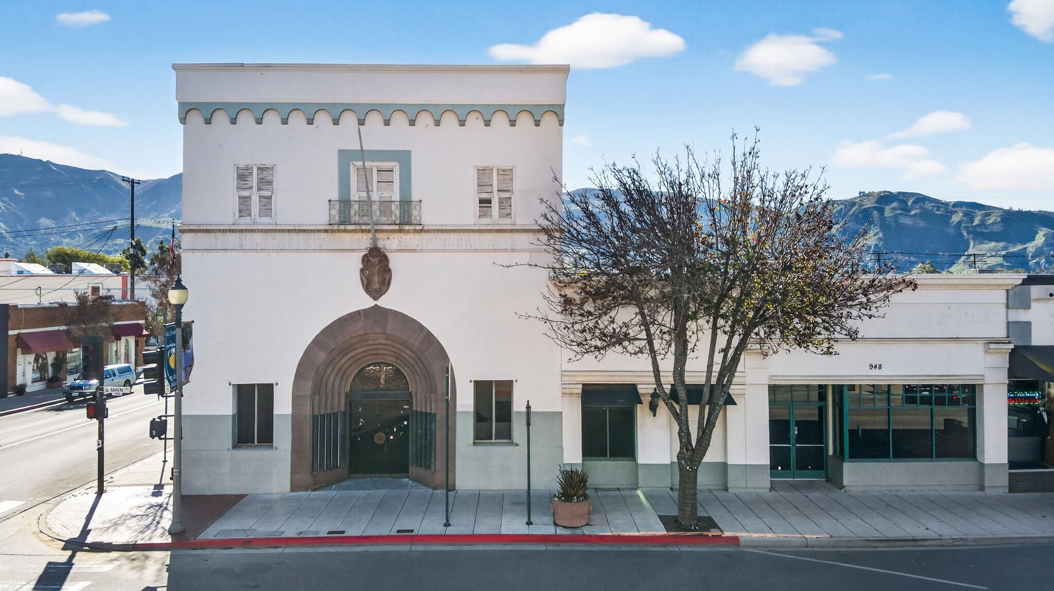 948 E Main St, Santa Paula, CA à vendre Photo principale– Image 1 sur 35