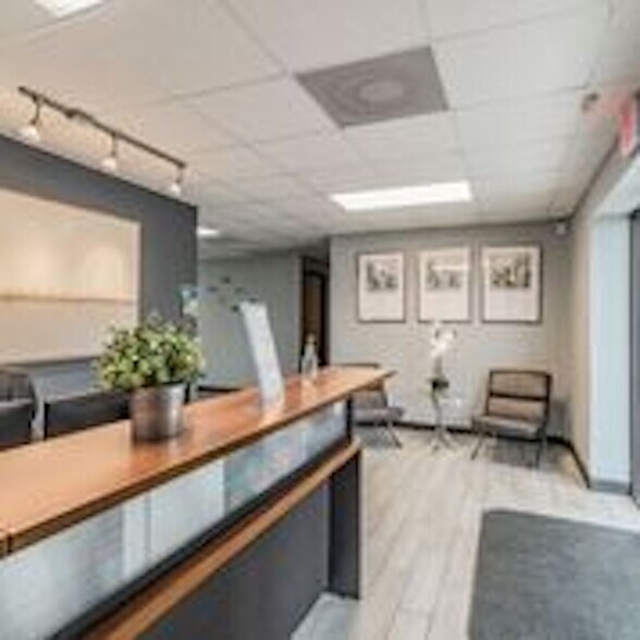 5501 W Gray St, Tampa, FL à louer - Hall d’entrée – Image 1 sur 20