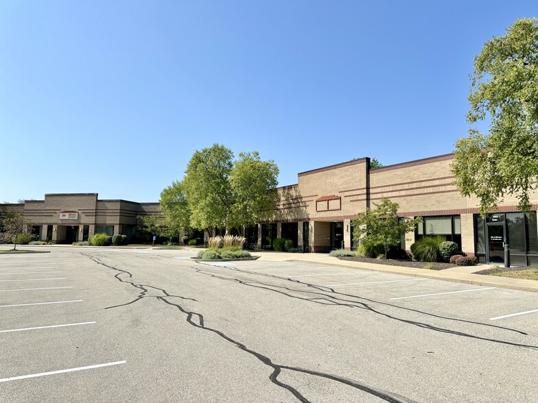 8902 Vincennes Cir, Indianapolis, IN à louer - Photo de l’immeuble – Image 3 sur 13