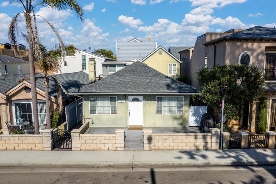 126 E Balboa Blvd, Newport Beach, CA à vendre - Photo principale – Image 1 sur 61