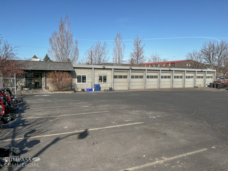 100 NE Hawthorne Ave, Bend, OR à louer - Photo de l’immeuble – Image 2 sur 3