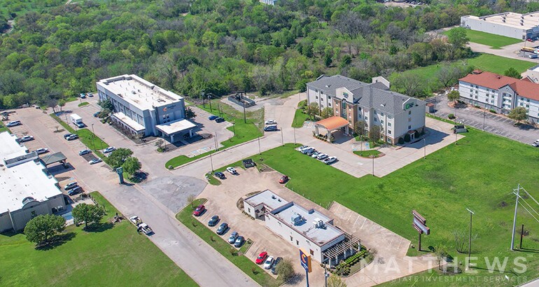 2909 Michelle Dr, Sherman, TX à vendre - Photo de l’immeuble – Image 2 sur 3
