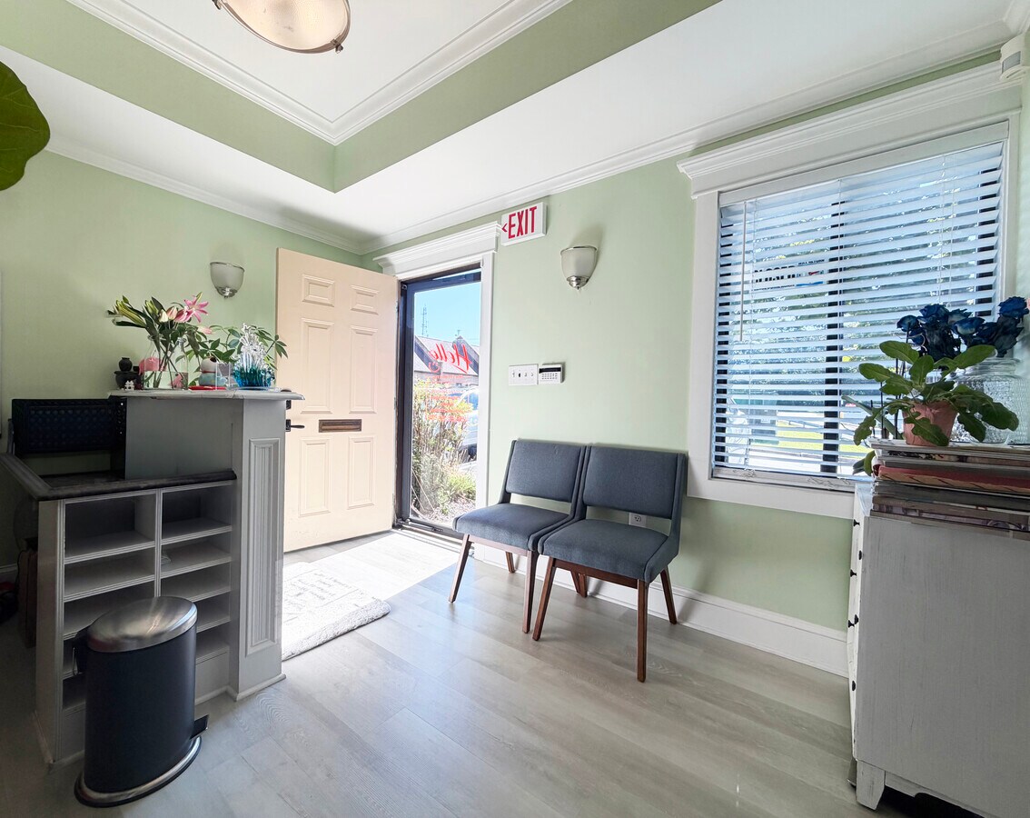 8937 Shady Grove Ct, Gaithersburg, MD 20877 - Lot 8937 - - Photo intérieure - Image 2 of 19