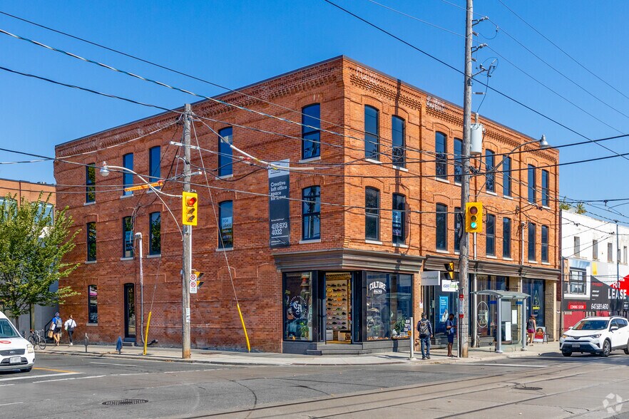 974 Queen St E, Toronto, ON à louer - Photo principale – Image 1 sur 4