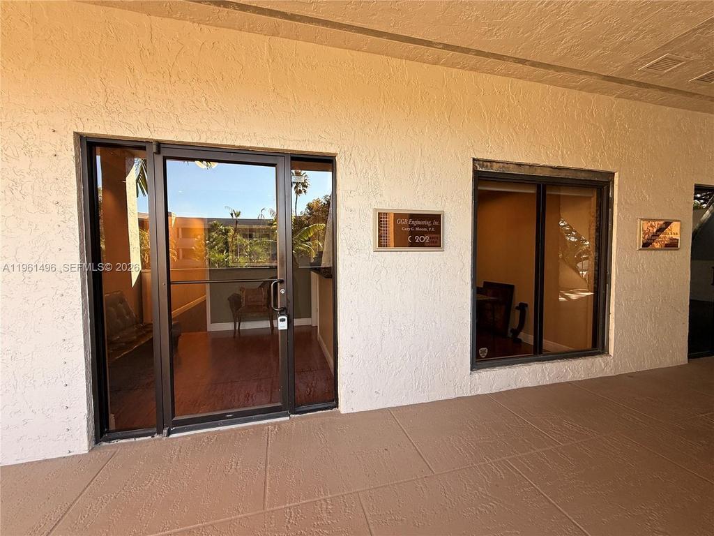 2699 Stirling Rd, Fort Lauderdale, FL à louer Photo de l’immeuble– Image 1 sur 19