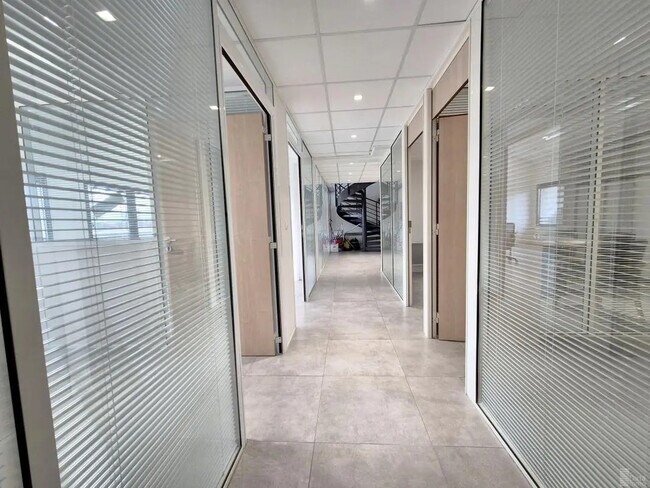 Plus de détails pour Bureau à vendre