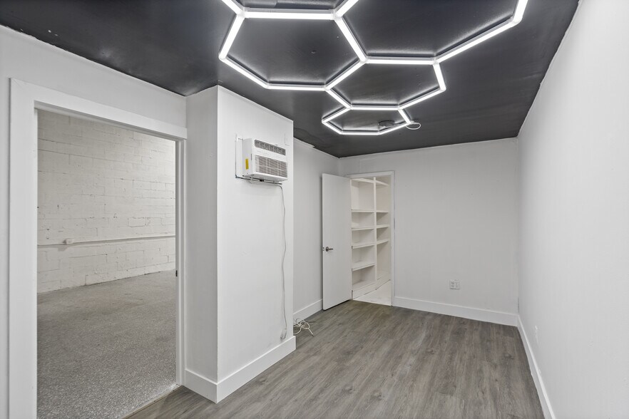 7403 NW 7th St, Miami, FL à louer - Photo intérieure – Image 3 sur 18