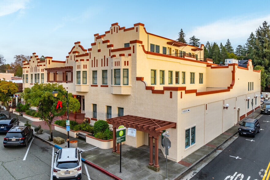 853 Lincoln Way, Auburn, CA à louer - Photo principale – Image 1 sur 4