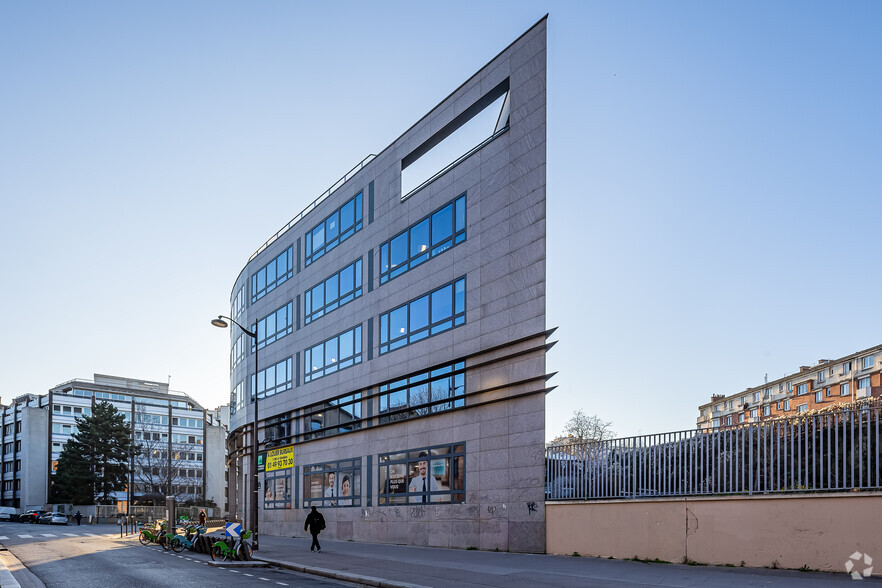 28-30 Rue Benjamin Constant, Paris à louer - Photo de l’immeuble – Image 2 sur 4