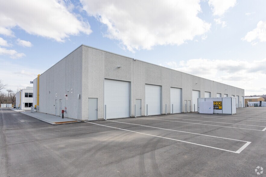 54 Steeles Ave E, Milton, ON à louer - Photo de l’immeuble – Image 2 sur 2