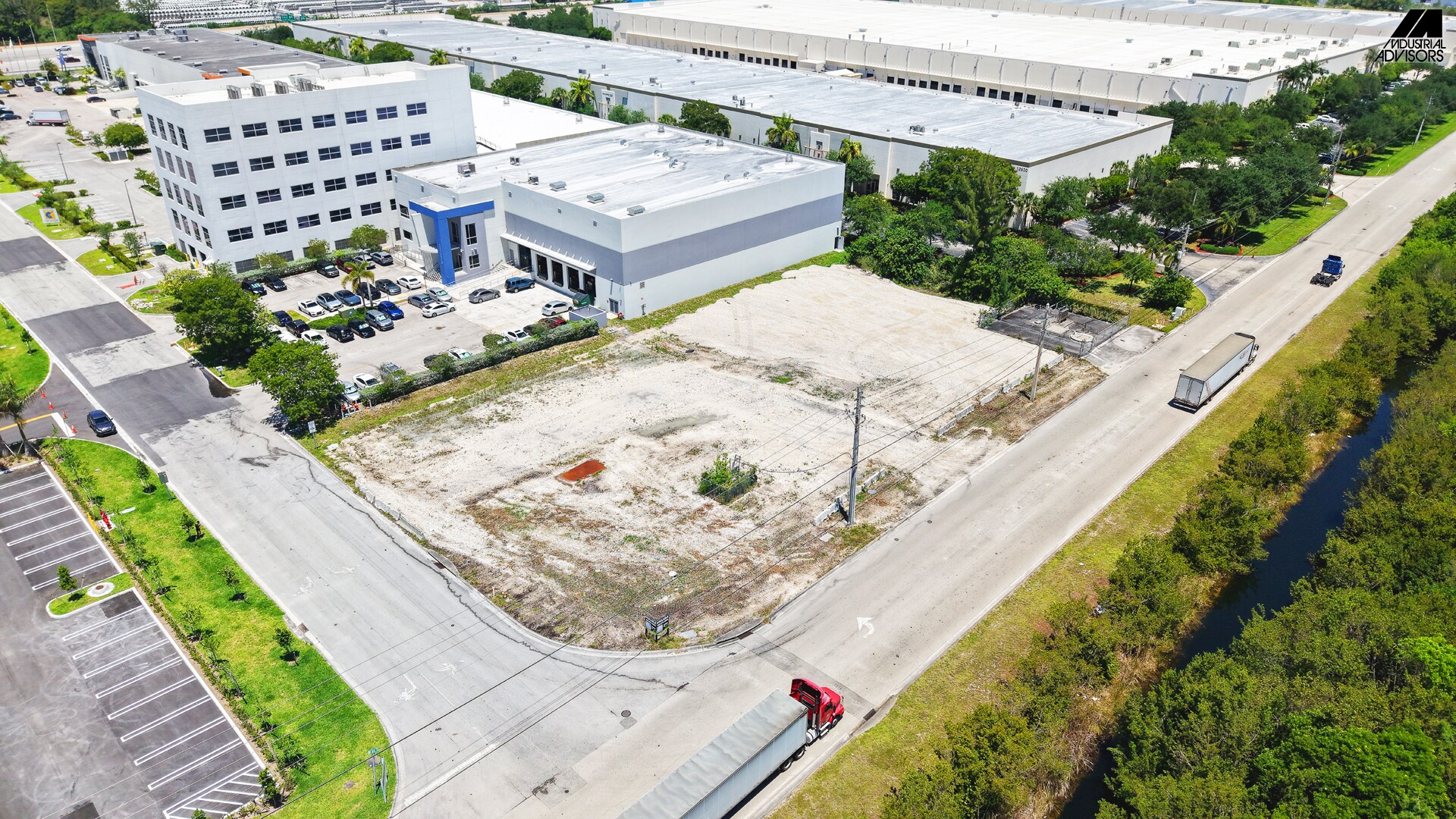 11501 NW 124th St, Medley, FL à vendre Photo de l’immeuble– Image 1 sur 16