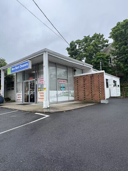 1502 Main St, Port Jefferson, NY à vendre - Photo de l’immeuble – Image 3 sur 7