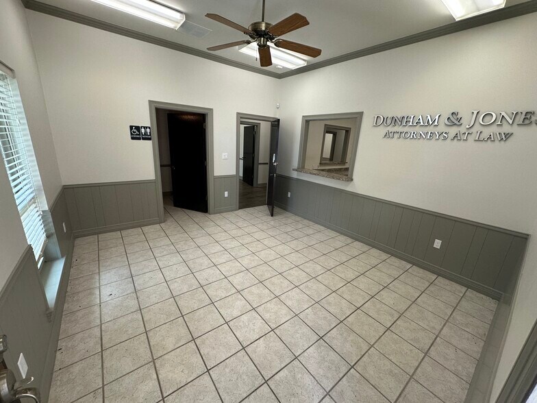 101 S Woodrow Ln, Denton, TX à louer - Photo de l’immeuble – Image 2 sur 17