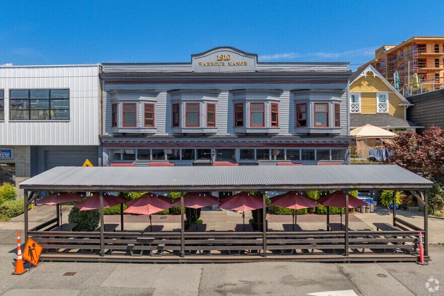 250-254 E 1st St, North Vancouver, BC à louer - Photo de l’immeuble – Image 2 sur 4