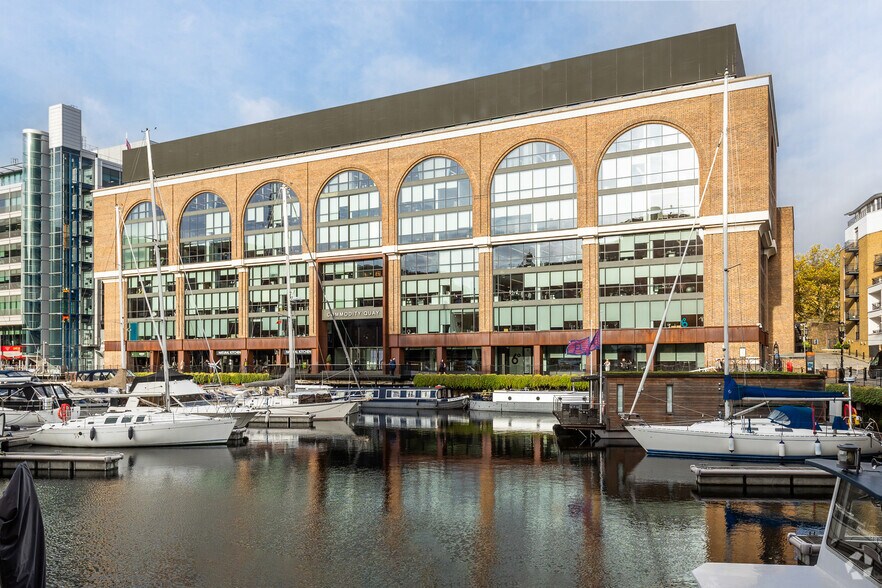 St Katherine Docks, Londres à louer - Photo de l’immeuble – Image 3 sur 7
