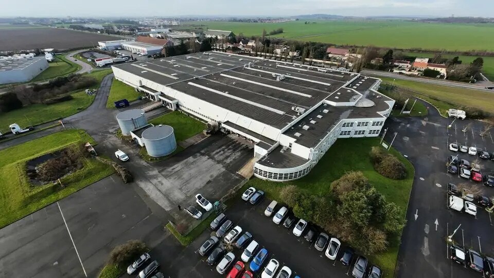 Local d’activités dans Louvres à louer - Photo de l’immeuble – Image 3 sur 3