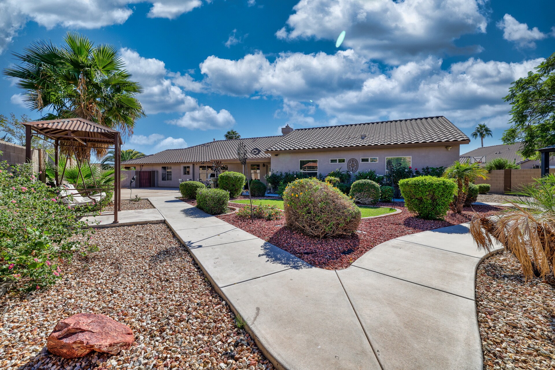 TURNKEY REMODELED PEORIA ALH, Peoria, AZ à vendre Photo de l’immeuble– Image 1 sur 7