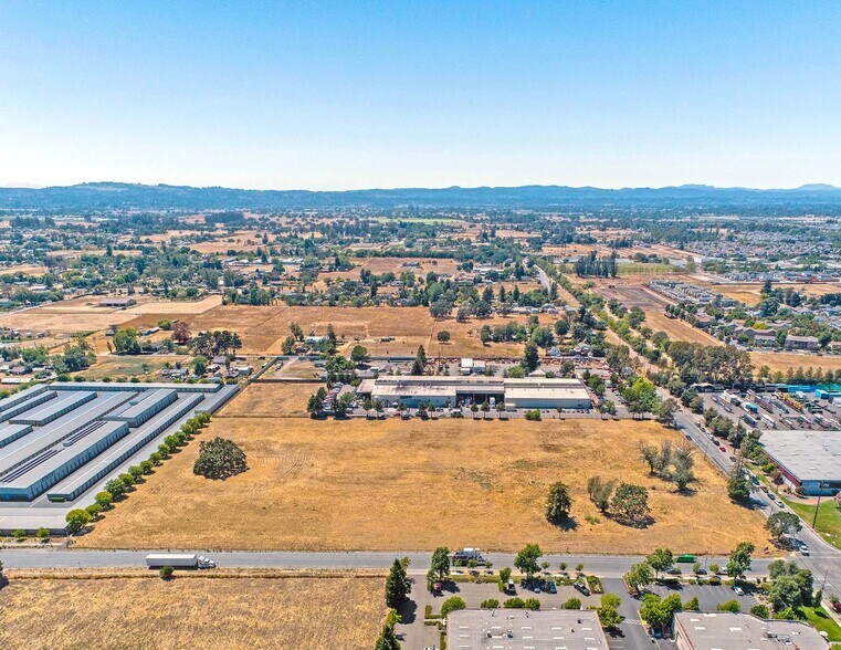 322 Bellevue Ave, Santa Rosa, CA à louer - Photo de l’immeuble – Image 2 sur 3