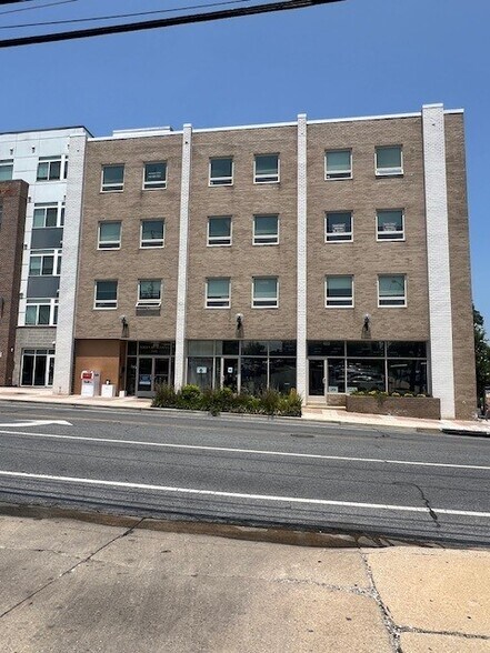 2401 Blueridge Ave, Wheaton, MD à louer - Photo de l’immeuble – Image 1 sur 6