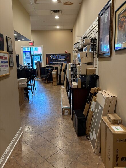 47 Broad St, Red Bank, NJ à louer - Photo de l’immeuble – Image 3 sur 10